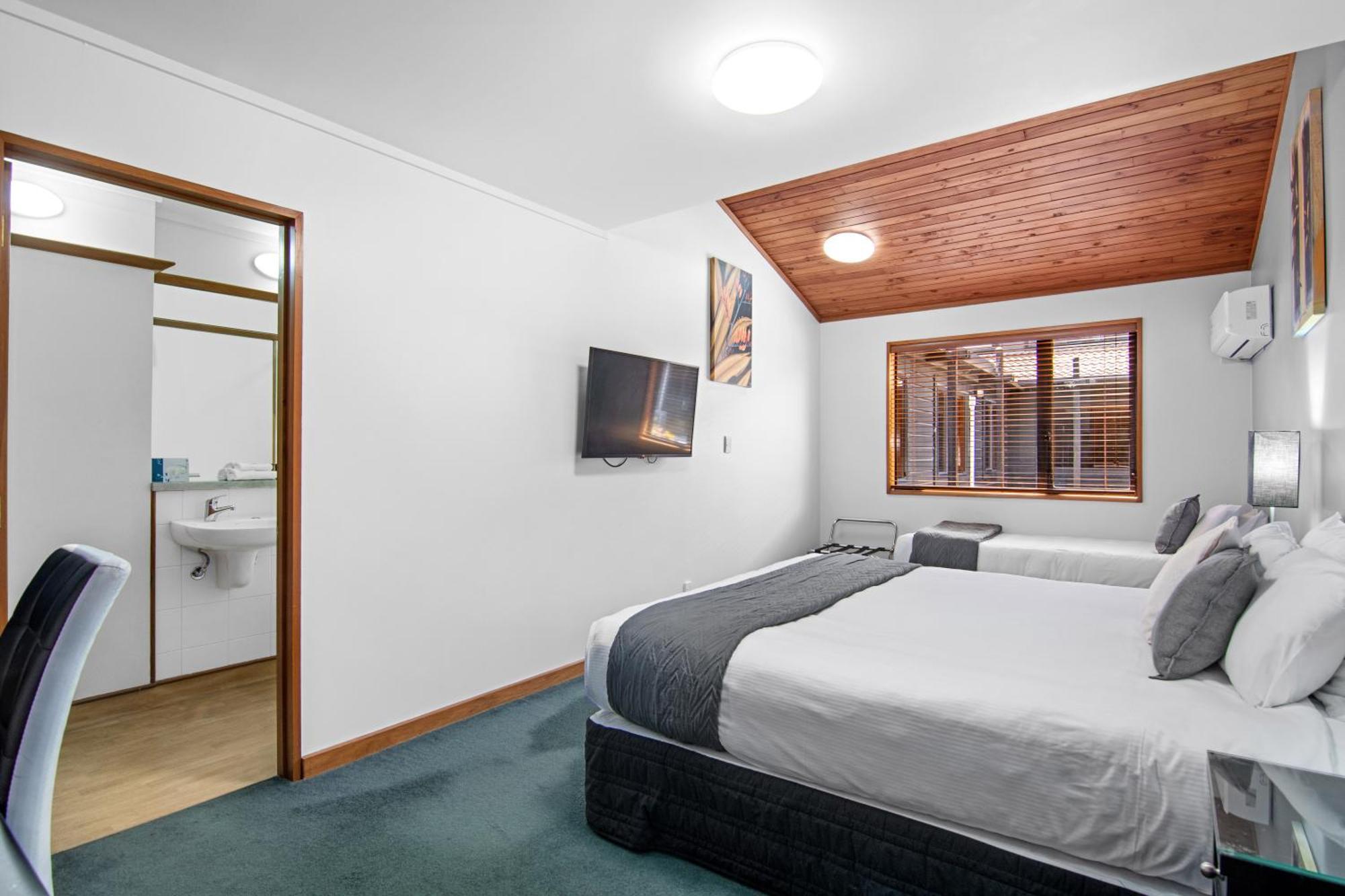 Hotel Riverside Marlborough 4*