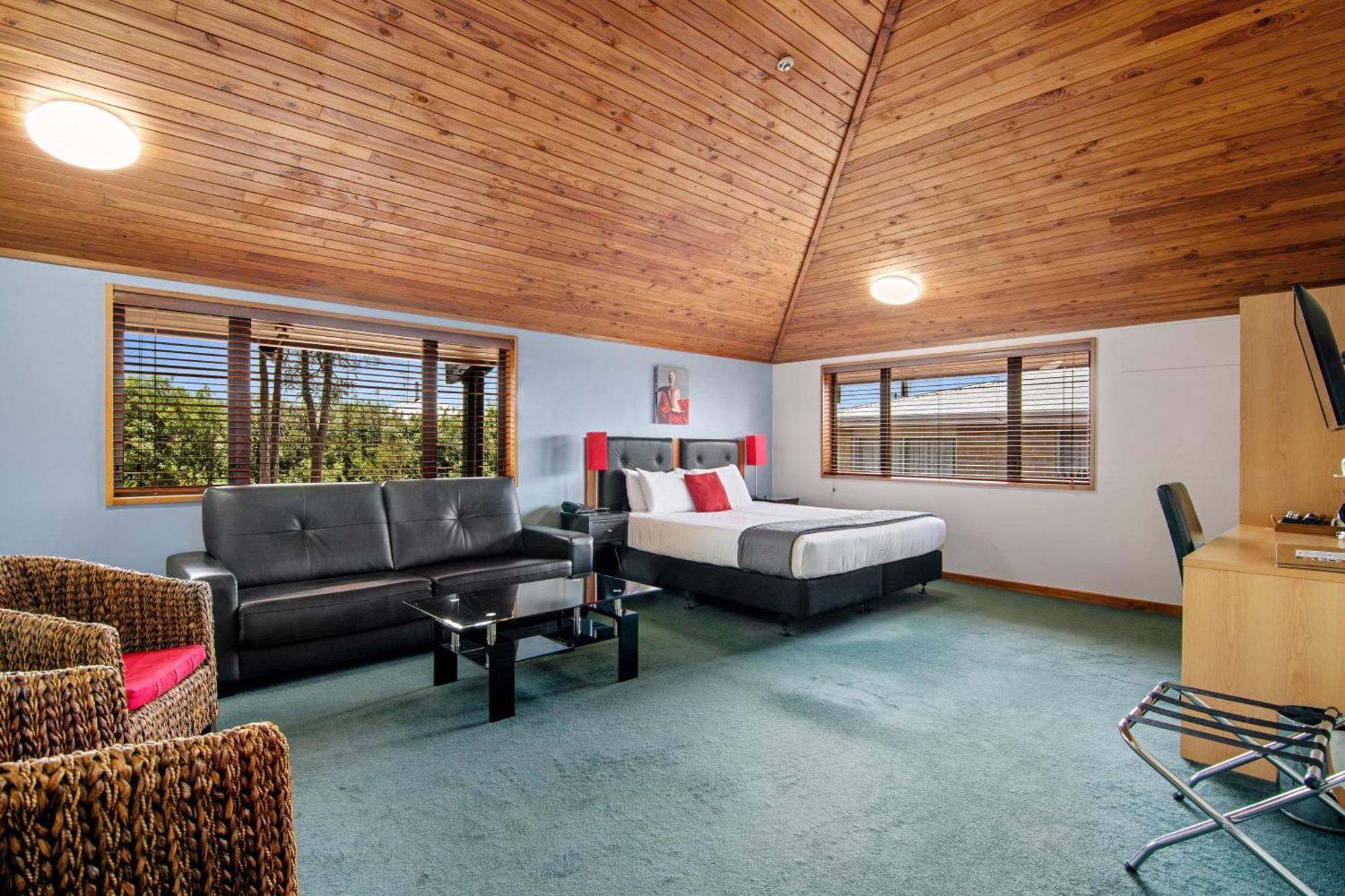 Hotel Riverside Marlborough 4*