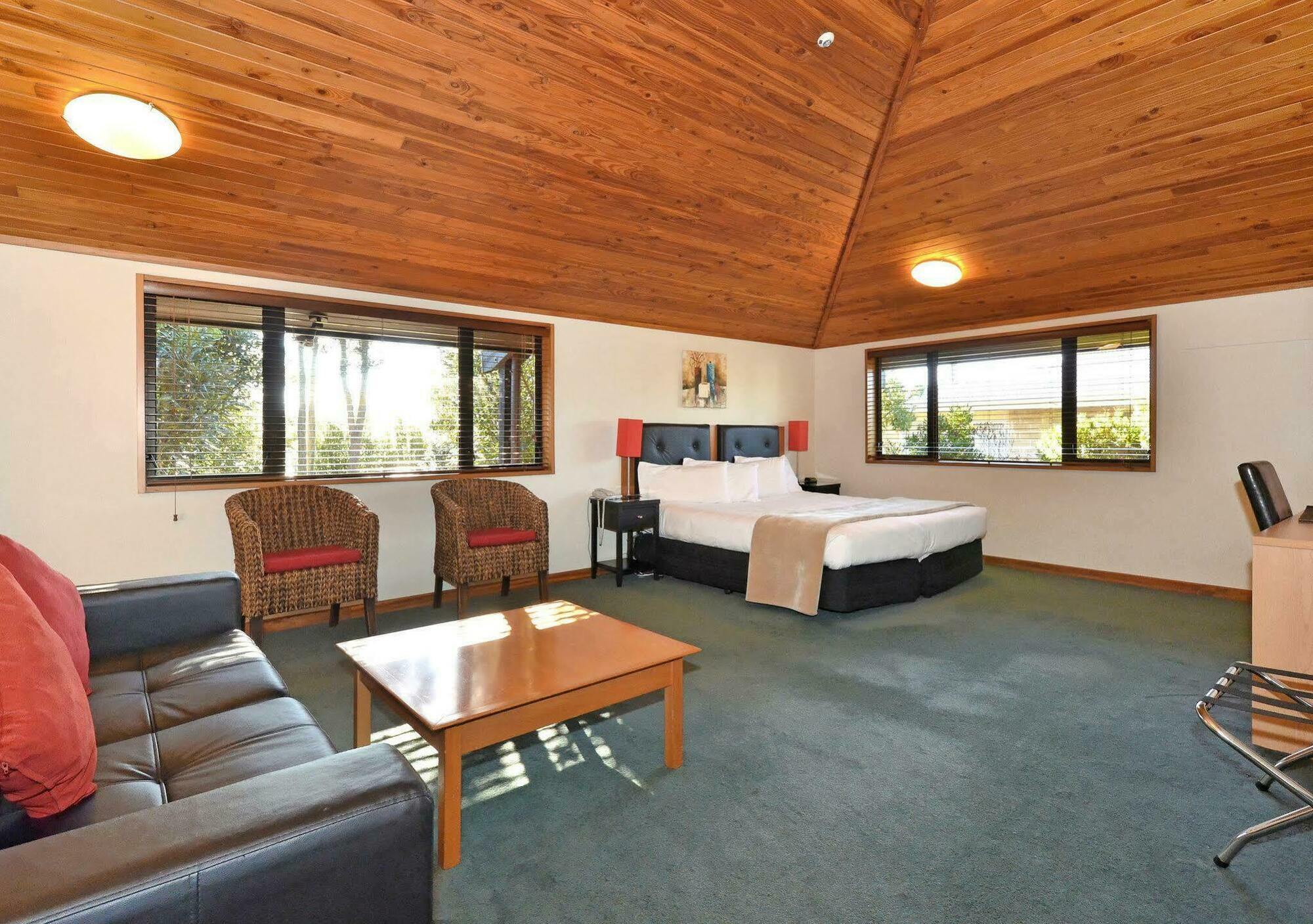 Hotel Riverside Marlborough 4*